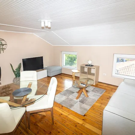Homy & Stylish Centrally Located Appartamento