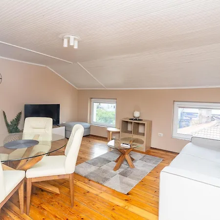 Homy & Stylish Centrally Located Sofia